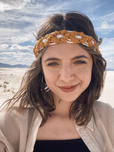 Load image into Gallery viewer, Daisy Chain PEARL Headband
